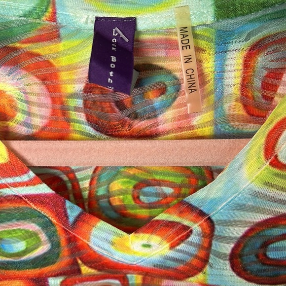 Look Both Ways Size Small V Neck Top Gently Worn Geometric Pattern - Picture 2 of 6